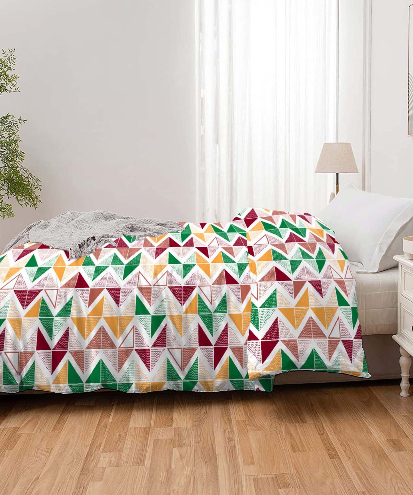 Urban Comfort Trippy Triangles Red Single Comforter, 120GSM, 100% Cotton, Multicolor